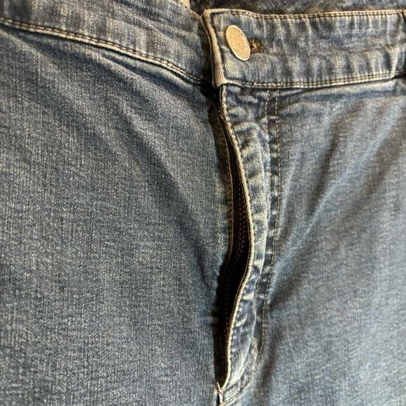 J JILL Sz 18 Straight Leg Mid Wash Stretch Made in Hong Kong High Rise Jeans - Picture 4 of 12